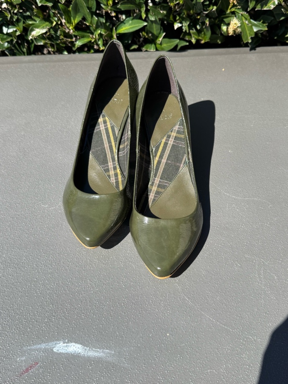 Classic Olive Green Women's Pointed-Toe Pumps